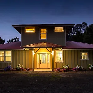 Kilauea House Bed & Breakfast
