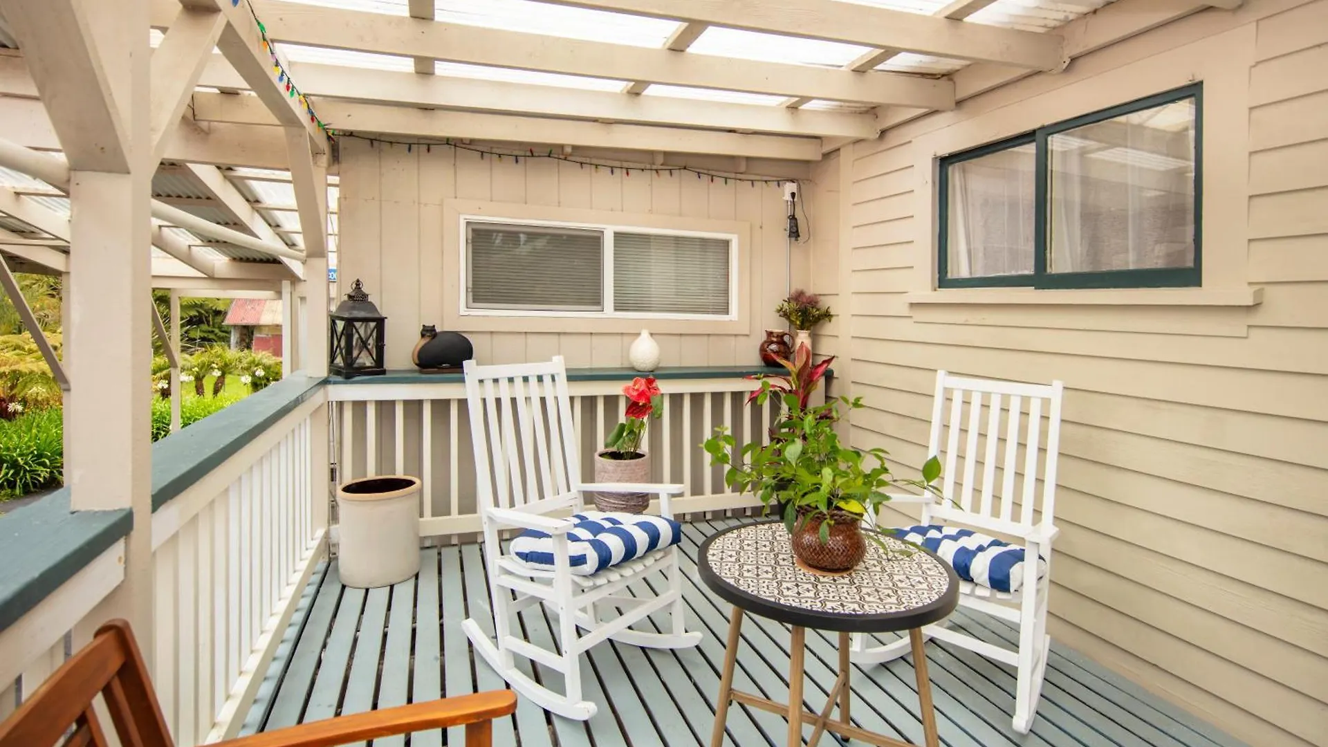 Aloha Junction Bed And Breakfast -Minutes Away From Hawaii Volcanoes National Park Bed & Breakfast Volcano