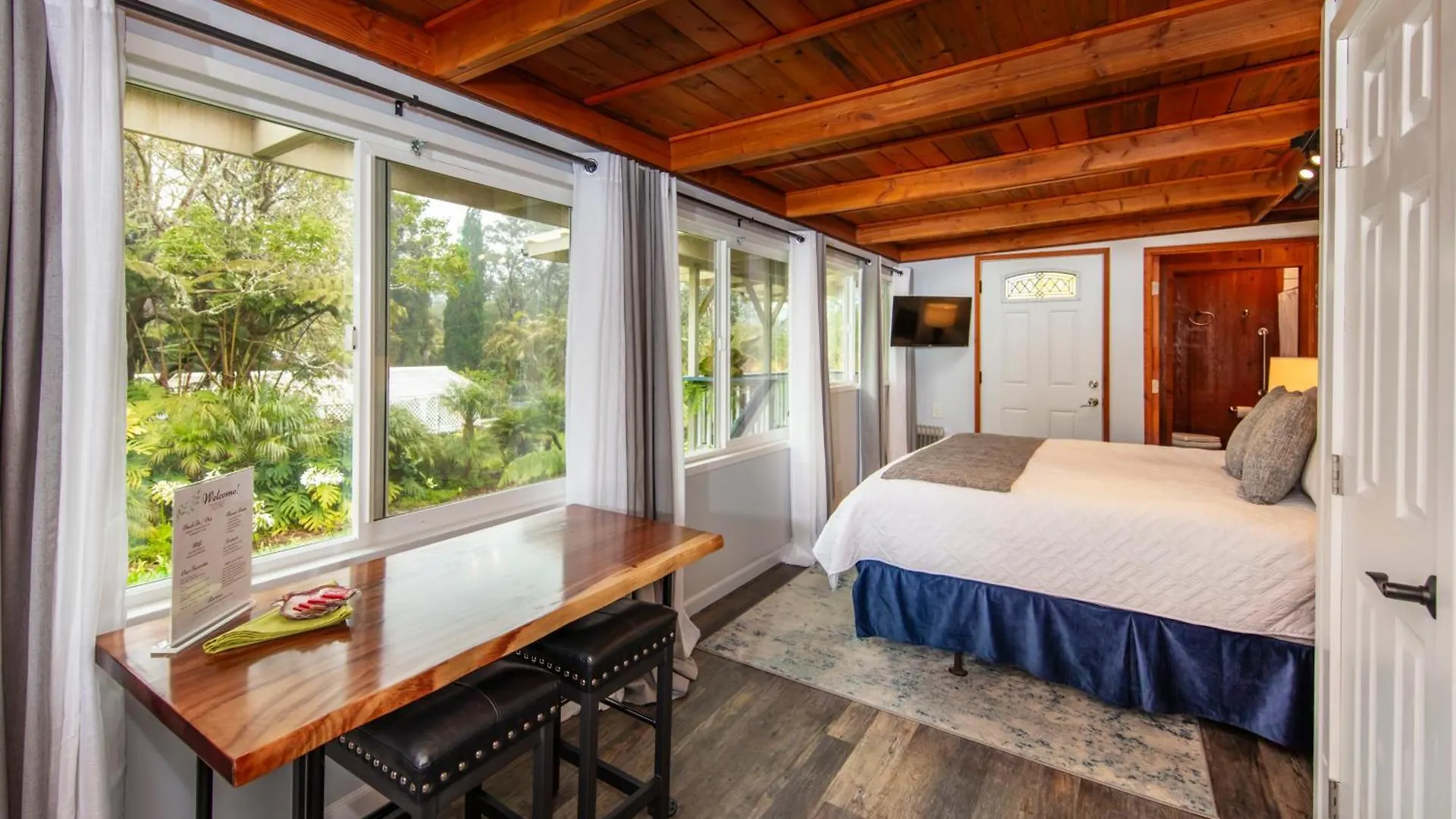Aloha Junction Bed And Breakfast -Minutes Away From Hawaii Volcanoes National Park 2*, Volcano