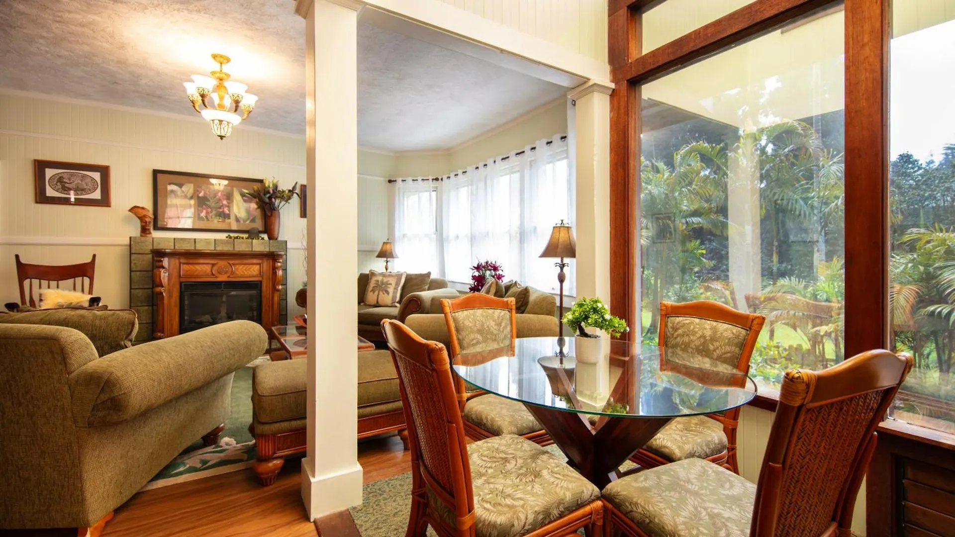 Aloha Junction Bed And Breakfast -Minutes Away From Hawaii Volcanoes National Park Bed & Breakfast Volcano