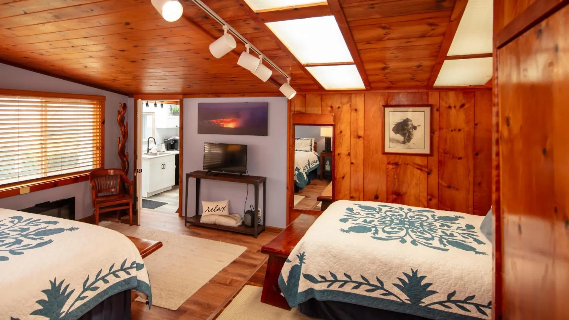 Aloha Junction Bed And Breakfast -Minutes Away From Hawaii Volcanoes National Park