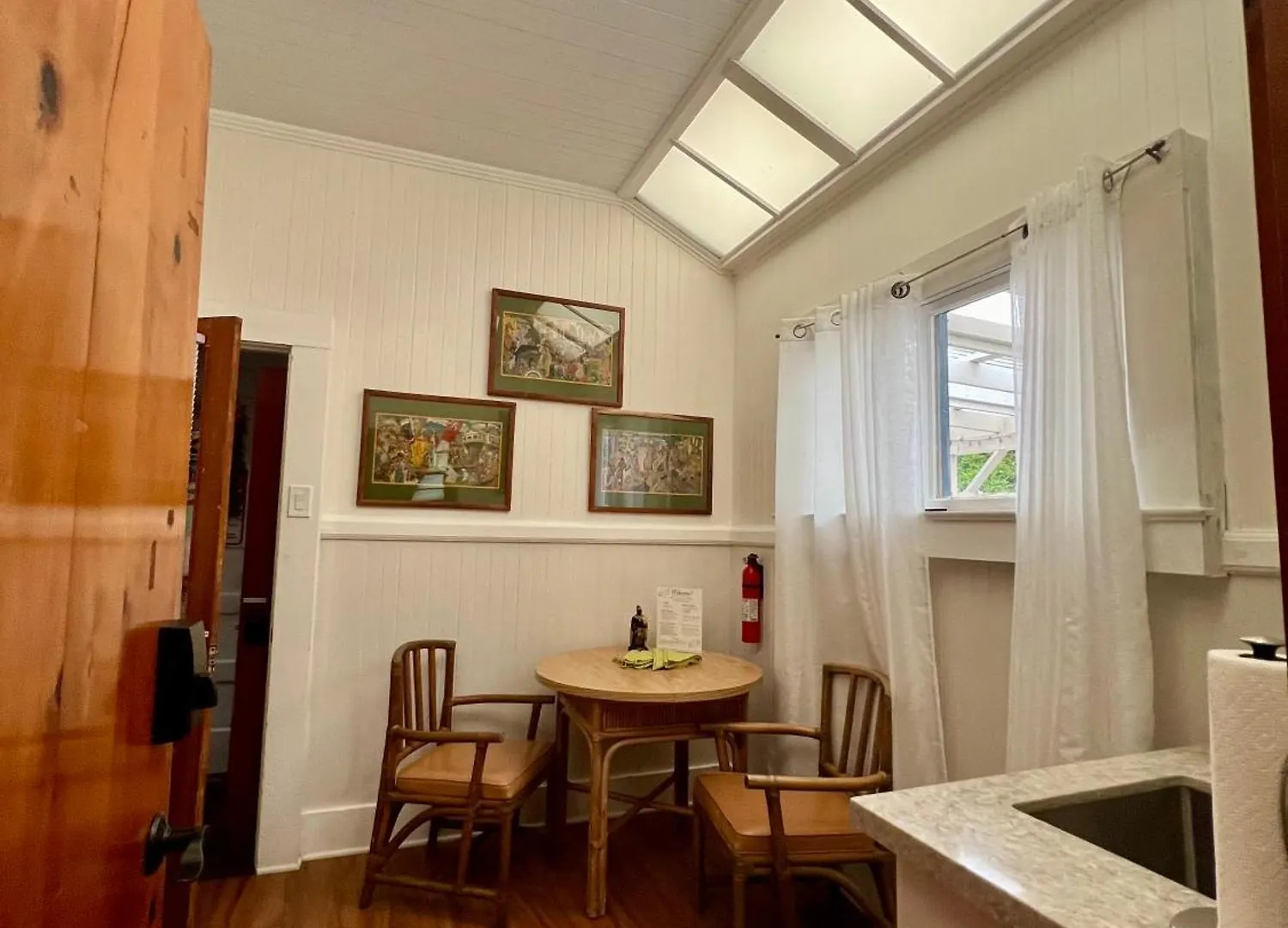 Aloha Junction Bed And Breakfast -Minutes Away From Hawaii Volcanoes National Park Bed & Breakfast Volcano
