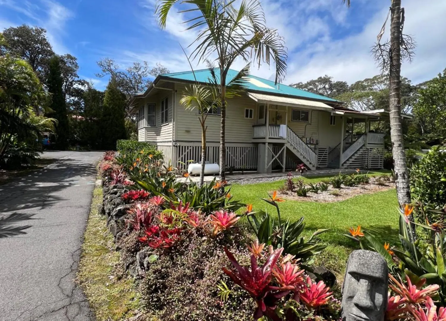 Aloha Junction Bed And Breakfast -Minutes Away From Hawaii Volcanoes National Park Bed & Breakfast Volcano