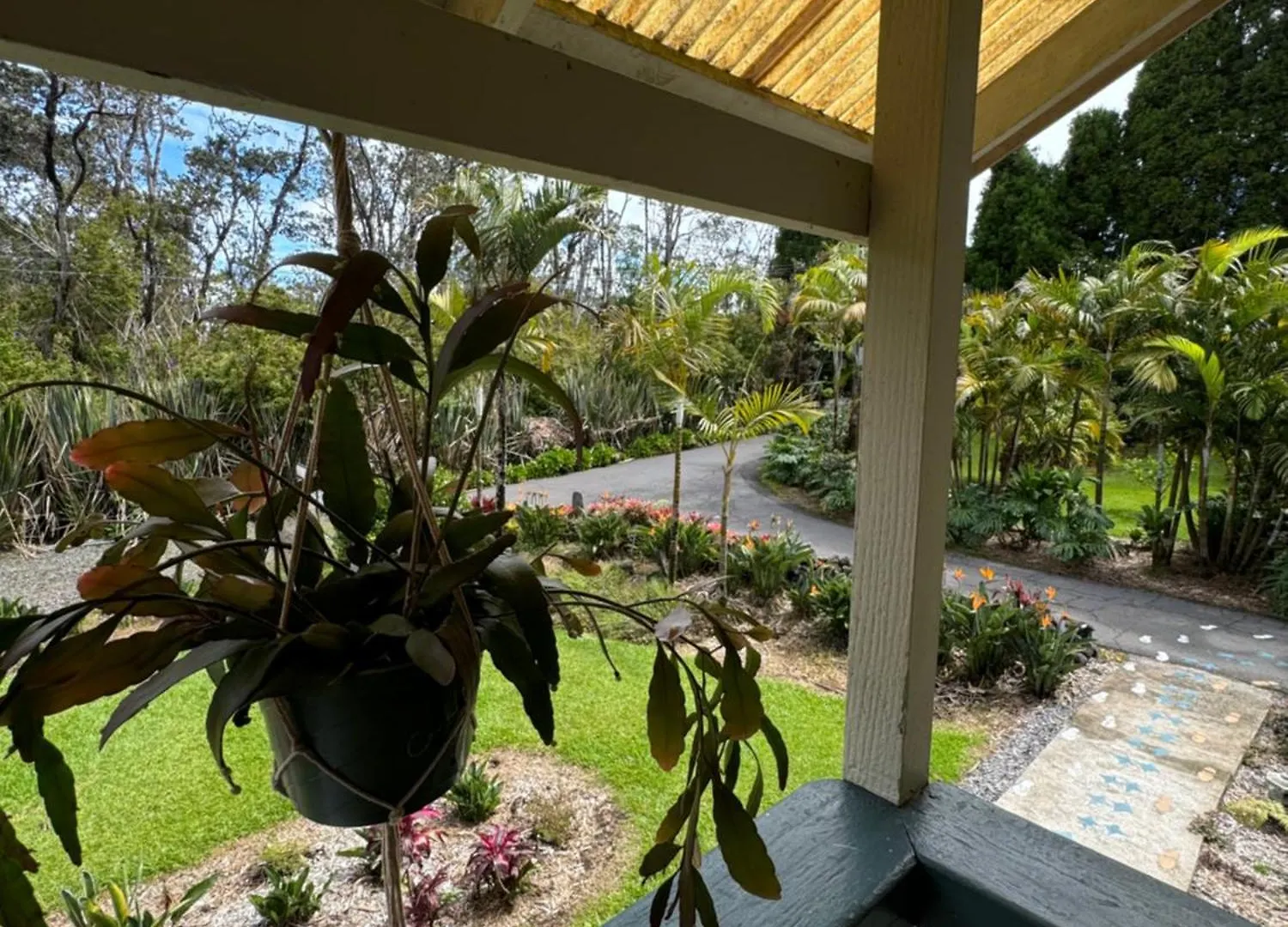 Aloha Junction Bed And Breakfast -Minutes Away From Hawaii Volcanoes National Park Bed & Breakfast
